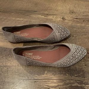 Women’s size 7.5 TOMS Taupe flats.